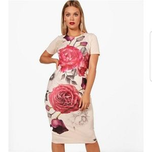 Beautiful boohoo flower print bodycon dress.